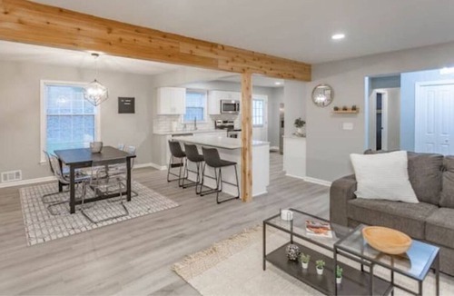 Shawnee House | Modern Luxury 6-Bedroom Home with a Pool