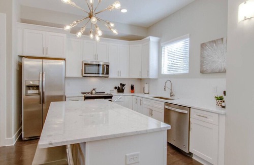 Hadley - Washington Villa | Modern Luxury Retreat | Central Nashville