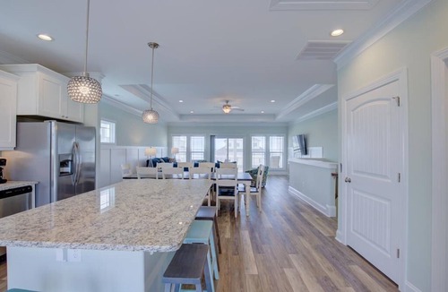 North Topsail Beach House | Modern oceanfront B Lot, 6 BR, 4.5 baths, Hot Tub, Elevator & Community Pool
