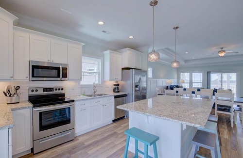 North Topsail Beach House | Modern oceanfront B Lot, 6 BR, 4.5 baths, Hot Tub, Elevator & Community Pool