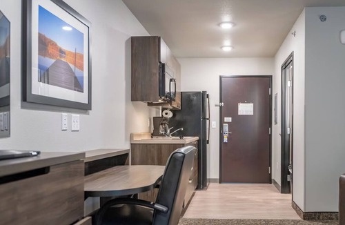 Mitchell Hotel | Modern Room with Full Kitchen and Pet-Friendly - Easy Access to Corn Palace