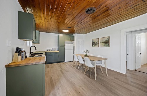 Madill Cabin | Modern Rustic Cabin Retreat with Panoramic Lake Views in Madill, Oklahoma