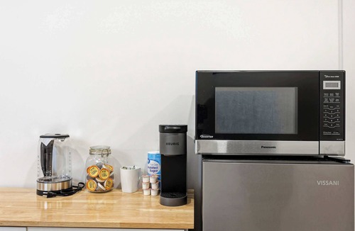 Phoenix Hill Apartment | Modern studio apartment with dedicated workspace!