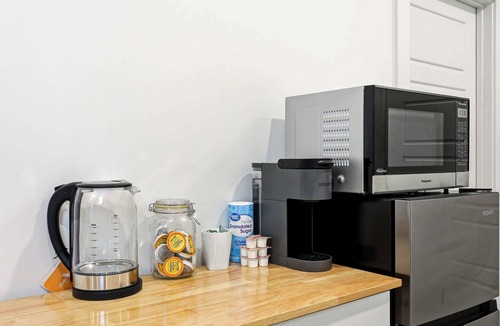 Phoenix Hill Apartment | Modern studio apartment with dedicated workspace!
