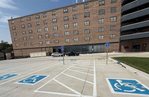 North Central Omaha Apartment | Modern Studio near Dining w/ Gym & Free Parking