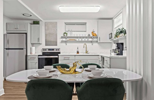 Audubon Apartment | Modern unit near Churchill Downs and Expo Center!