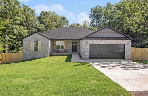 Bella Vista House | Modern Wooded Retreat | Corporate Housing | Remote Work | Pets OK | Near Back 40