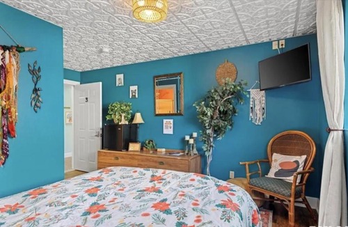 Pittsfield Hotel | Monroe Street Suites