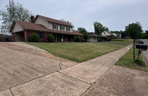 East Memphis House | MONTHLY STAYS- 6 Bedroom- Near Shelby Farms Park-Big Backyard & Lots of Parking