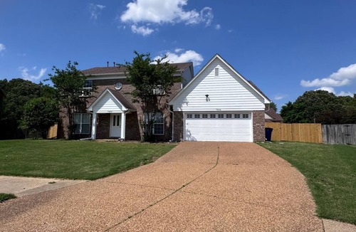 Olive Branch House | MONTHLY STAYS-Relaxing 4BR Getaway with Pool -with Extra Sleeping Space.