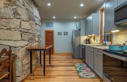 Skyland Cabin | Moonlight Mountain-Discount, Luxe cabin W/Hot Tub!