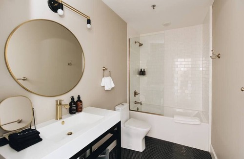 Tyler Park Hotel | Mossrose Suite 203 at The Bellwether Hotel