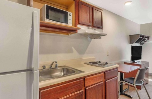 Little Rock Hotel | Motel 6 Suites Little Rock Southwest, AR