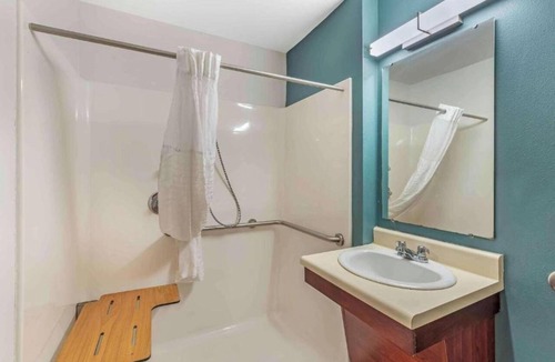 Little Rock Hotel | Motel 6 Suites Little Rock Southwest, AR