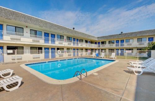 Wichita Hotel | Motel 6-Wichita, KS - AIRPORT