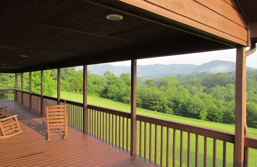 Newport Cabin | Mountain Cabin Getaway. 45 Minutes From Pigeon Forge And Gatlinburg