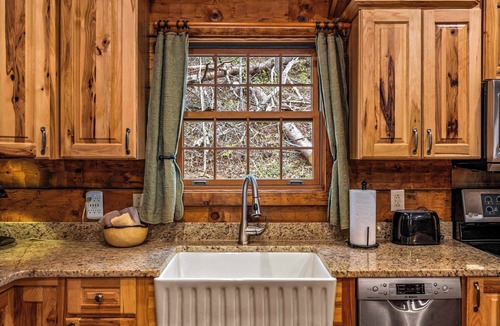 Townsend Cabin | Mountain Cabin Oasis with Luxury Kitchen