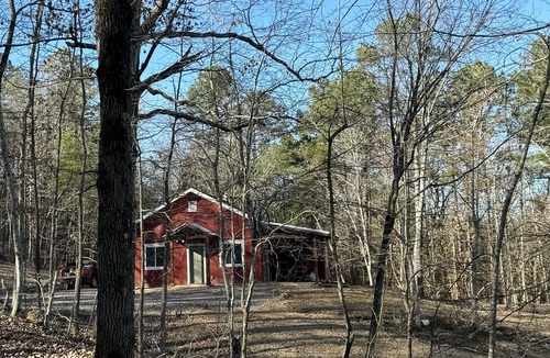 Mena House | Mountain Cabin, private pond, ride 2 WPG trails, Firepit, private, king, WiFi