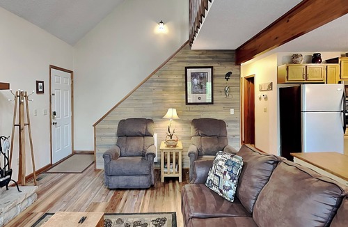 Gatlinburg - Pigeon Forge Cabin | Mountain Charm by Jackson Mountain Rentals