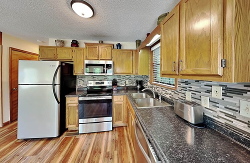 Gatlinburg - Pigeon Forge Cabin | Mountain Charm by Jackson Mountain Rentals