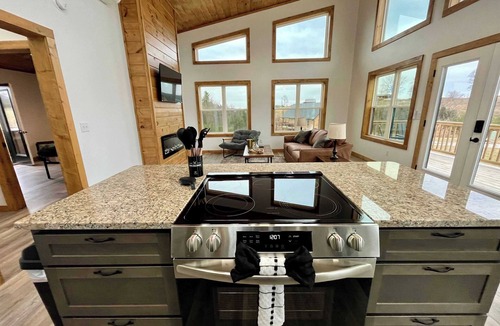 Rogers Cabin | Mountain Modern | Hot Tub, Near Natural Bridge
