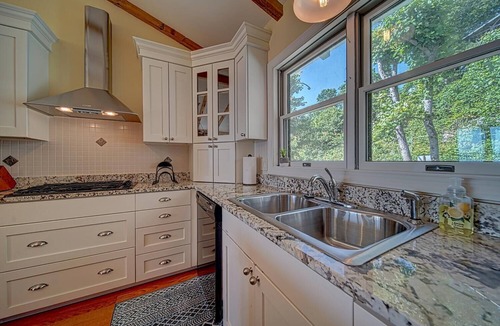 Young Harris House | Mountain Serenity Meets Lake Adventure Near Lake Chatuge
