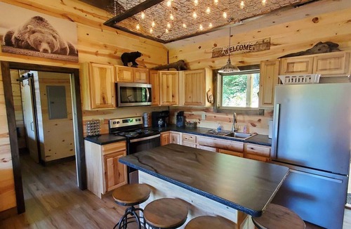 Whittier Cabin | Mountain Views 2 King Suites Hot Tub Dog Friendly