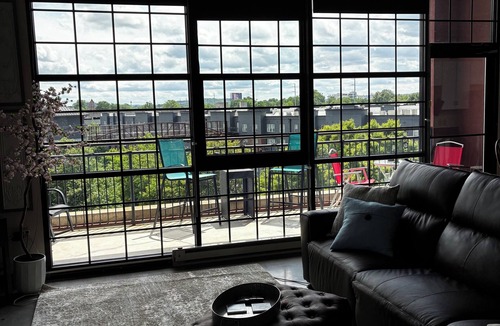 University Condo | Movie Theatre Projector, Huge Balcony Near CHURCHILL DOWNS & on UofL campus
