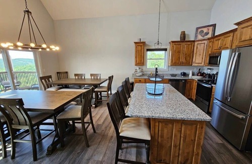 Indian Point House | Mtn Paradise Lake view Indoor/Outdoor pools/2 splash pads, Silver Dollar City