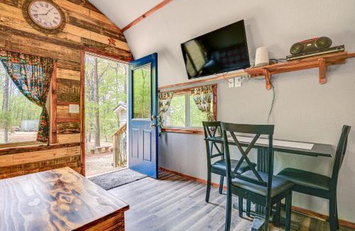 Vulcan House | Mtn-View Cabin w/Deck & Fire Pit in Des Arc!