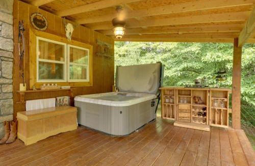 Warne House | Mtn-View Warne Cabin: Hot Tub, Wine Cabinet!