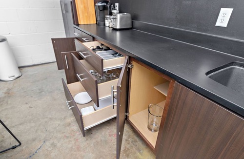 Midtown - Westport Apartment | Muffin Suite King Bed 1bath with a dedicated parking spot Book a stay now!