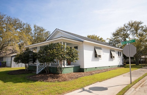 Morehead City Cottage | Mulberry Cottage 5 Blocks to Beaufort Waterfront - 220/1-2, 295 for 3/4 people