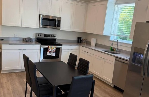 Dickerson Road House | Music City Townhouse | Sleeps 8 | Near Broadway