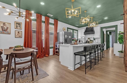 Vollintine-Evergreen House | Mustafa’s Retreat Modern Crosstown Oasis