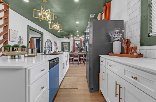 Vollintine-Evergreen House | Mustafa’s Retreat Modern Crosstown Oasis