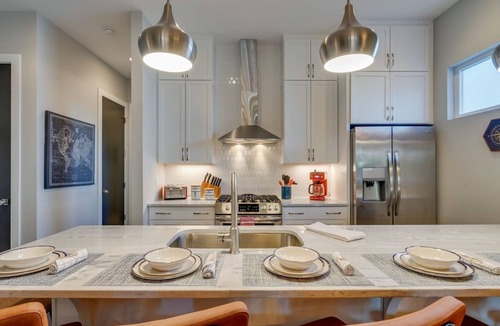 Nashville House | Nashvegas 13 Beds Rooftop Views Mins to Broadway