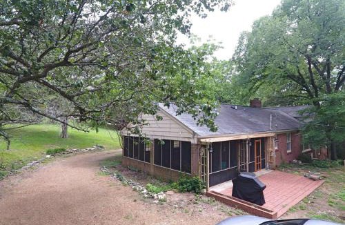 Hillwood House | Nashville Elegance Enjoy Southern Comfort in Style