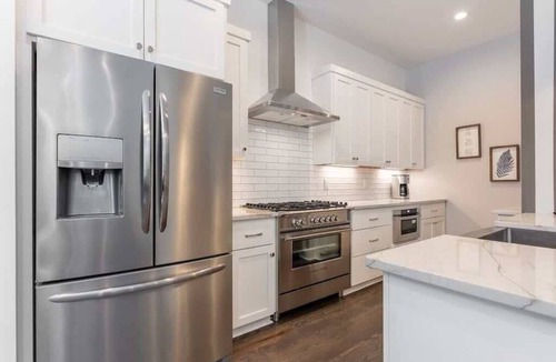 West End House | Nashville King Bed Stay 3 Miles to Broadway