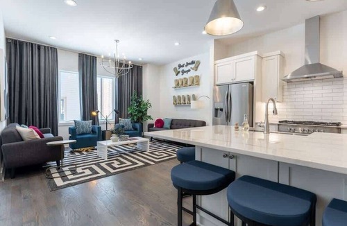 West End House | Nashville King Bed Stay 3 Miles to Broadway