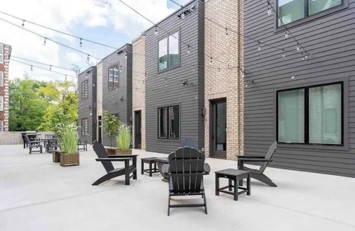 West End House | Nashville King Bed Stay 3 Miles to Broadway