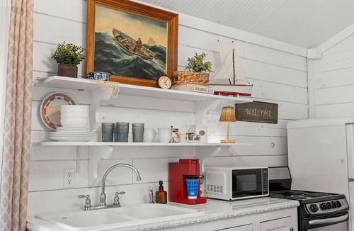 Blue Eye Cabin | Nature-Focused Getaway | Creekside Studio w/Modern Comforts & Free Ticket Perks!