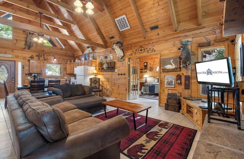 Big Cedars Cabin | Near Big Cedar! Real LogCabin! Private Hottub! Free Tickets