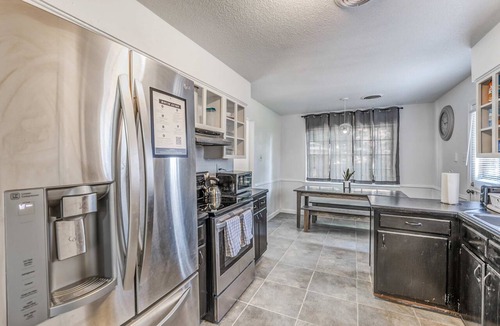 Hickory Hill House | Near Dining, Shopping, Parks! Tranquil Fox Trails