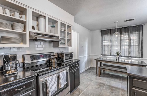 Hickory Hill House | Near Dining, Shopping, Parks! Tranquil Fox Trails