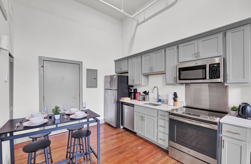 Downtown Louisville Apartment | Near Hospitals & DT ~ Nice+Parking+W/D+YUM Center