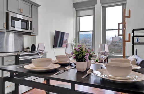 Downtown Louisville Apartment | Near Hospitals & DT ~ Nice+Parking+W/D+YUM Center