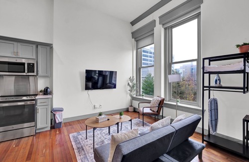 Downtown Louisville Apartment | Near Hospitals & DT ~ Nice+Parking+W/D+YUM Center