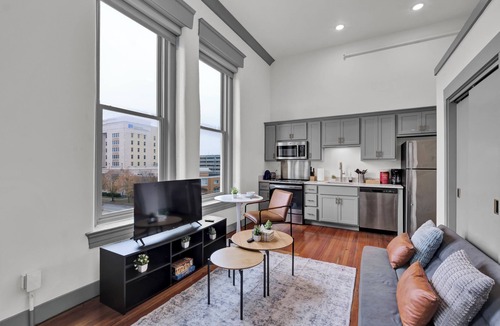 Old Louisville Apartment | Near Hospitals & DT ~ Vivid+Parking+W/D+Churchill