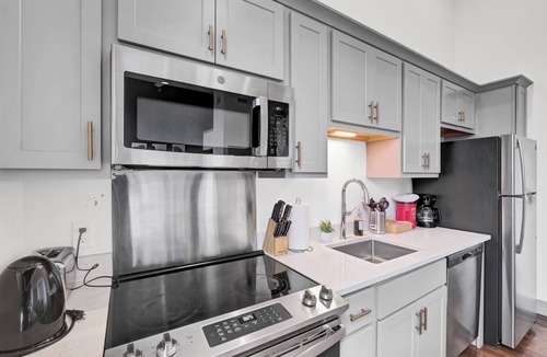 Old Louisville Apartment | Near Hospitals & DT ~ Vivid+Parking+W/D+Churchill